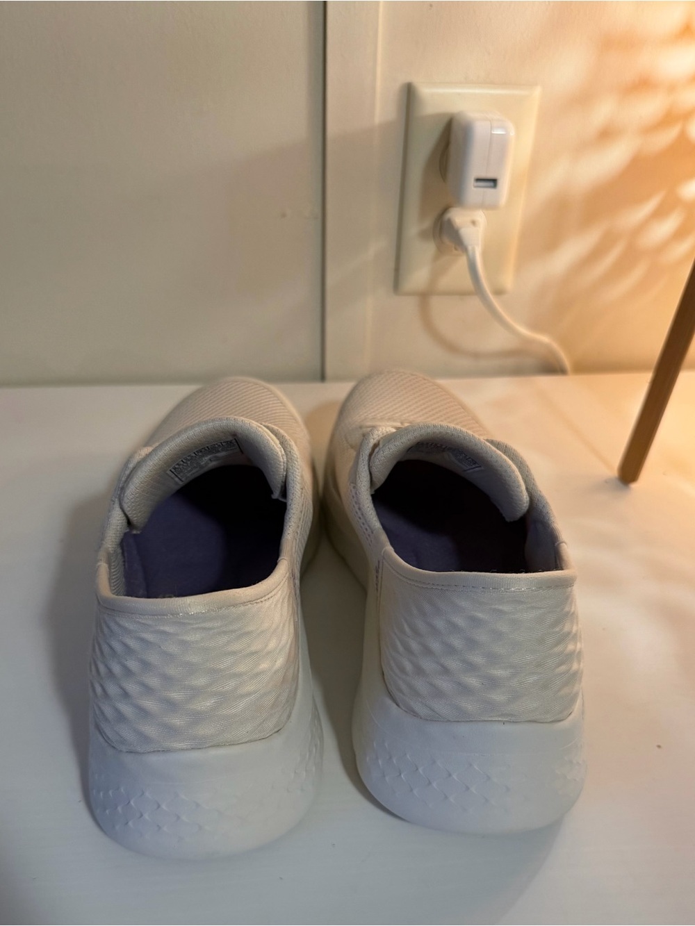 Skechers Mesh Walking Sneakers in Light Gray with Lilac Details - Picture 4 of 7